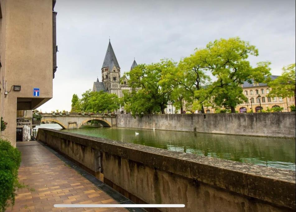 Superbe En Plein Coeur De Metz. *